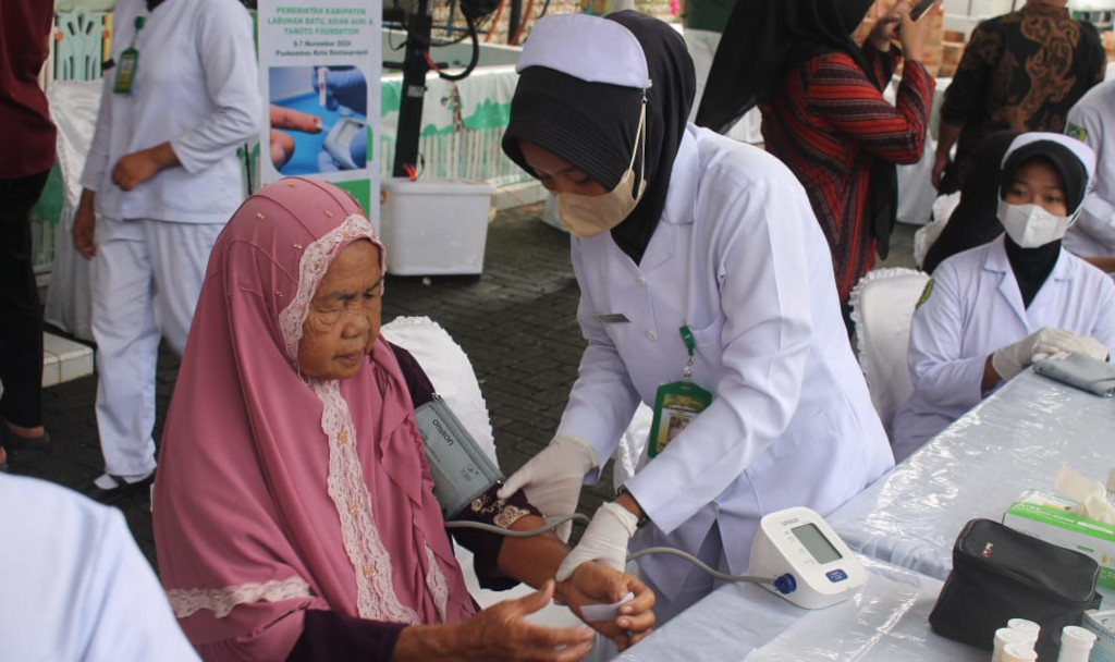 Rantauprapat Residents Enthusiastically Participate in the Health Event Organized by Asian Agri and Tanoto Foundation